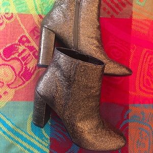 Kensie's Leopolda Gold Metallic Booties